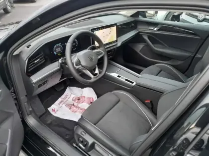 Photo 10 Volkswagen Passat  SW 1.5 eTSI 150ch Life Plus DSG7