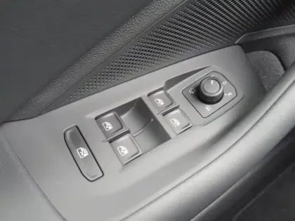 Photo 14 Volkswagen Passat  SW 1.5 eTSI 150ch Life Plus DSG7