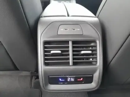 Photo 12 Volkswagen Passat  SW 1.5 eTSI 150ch Life Plus DSG7