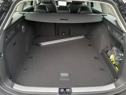 Photo 8 Volkswagen Passat  SW 1.5 eTSI 150ch Life Plus DSG7