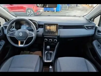 Photo 8 Renault Clio  1.6 E-Tech 145ch full hybrid Evolution - 24