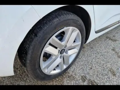 Photo 12 Renault Clio  1.6 E-Tech 145ch full hybrid Evolution - 24