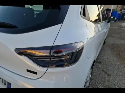 Photo 13 Renault Clio  1.6 E-Tech 145ch full hybrid Evolution - 24