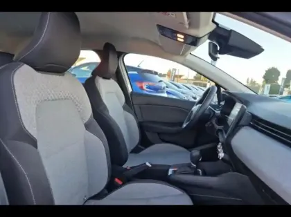 Photo 9 Renault Clio  1.6 E-Tech 145ch full hybrid Evolution - 24