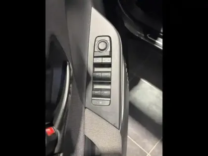 Photo 13 Toyota C-HR  1.8 Hybride 140ch Design NG23