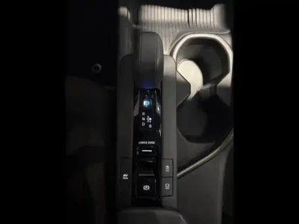 Photo 12 Toyota C-HR  1.8 Hybride 140ch Design NG23