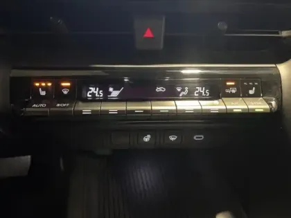 Photo 11 Toyota C-HR  1.8 Hybride 140ch Design NG23