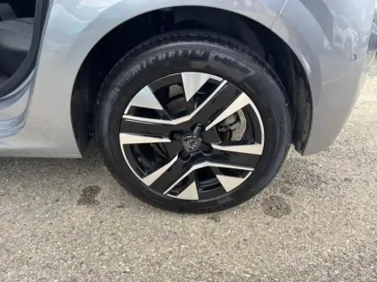 Photo 10 Peugeot 208  1.2 Hybrid 100ch Allure e-DCS6