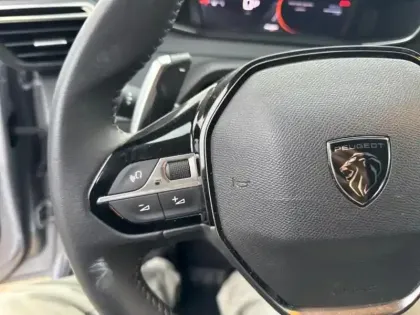 Photo 14 Peugeot 208  1.2 Hybrid 100ch Allure e-DCS6