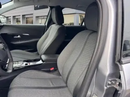 Photo 8 Peugeot 208  1.2 Hybrid 100ch Allure e-DCS6