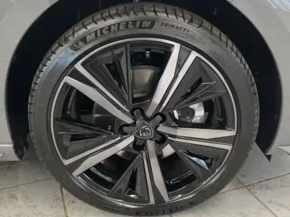 Photo 8 Peugeot 308  1.2 Hybrid 145ch GT e-DCS6