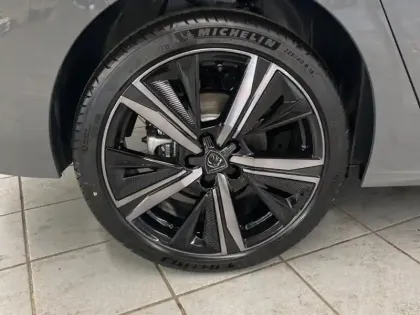 Photo 9 Peugeot 308  1.2 Hybrid 145ch GT e-DCS6