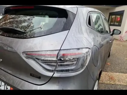 Photo 13 Renault Clio  1.6 E-Tech 145ch full hybrid Evolution