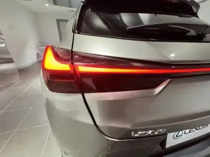 Photo 9 Lexus UX  300h F SPORT Design 2WD