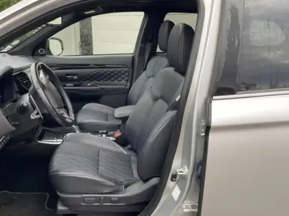 Photo 3 Mitsubishi Outlander  PHEV Twin Motor Instyle 4WD Euro6d-T EVAP