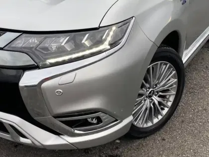 Photo 6 Mitsubishi Outlander  PHEV Twin Motor Instyle 4WD Euro6d-T EVAP