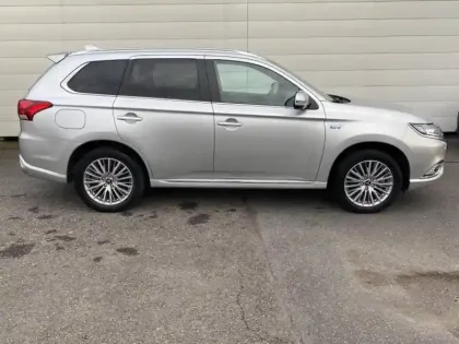 Photo 2 Mitsubishi Outlander  PHEV Twin Motor Instyle 4WD Euro6d-T EVAP