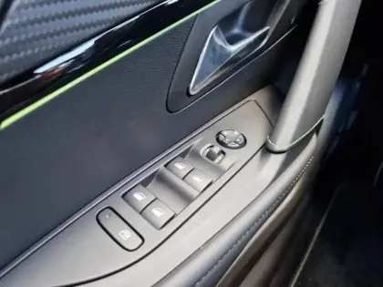 Photo 11 Peugeot 208  1.2 PureTech 130ch S&S GT EAT8