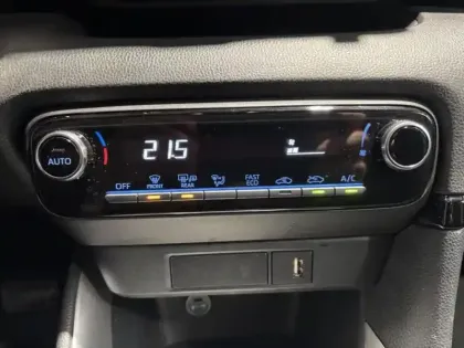 Photo 11 Toyota Yaris  116h Dynamic 5p MY22