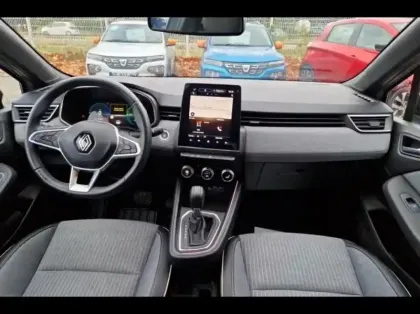 Photo 8 Renault Clio  1.6 E-Tech hybride 145ch Techno