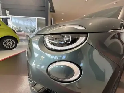 Photo 9 Fiat 500  e 118ch Giorgio Armani Collectors Edition MY25 Step 2