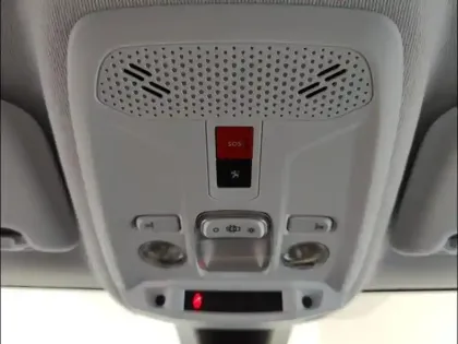 Photo 13 Peugeot 208  e- 136ch Style