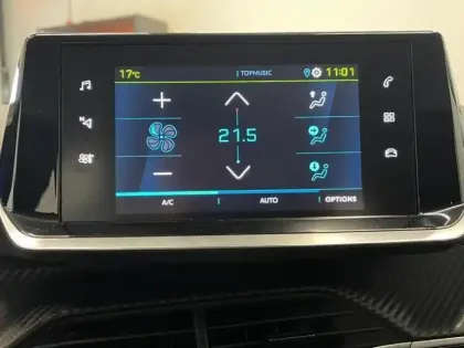 Photo 14 Peugeot 208  e- 136ch Style