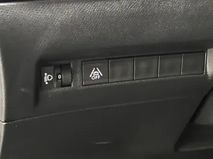 Photo 11 Peugeot 208  e- 136ch Style