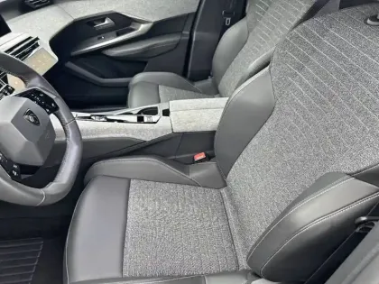 Photo 10 Peugeot 5008  Hybrid 136 e-DCS6