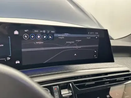 Photo 23 Peugeot 5008  Hybrid 136 e-DCS6