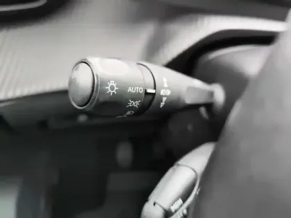 Photo 21 Peugeot 2008  PureTech 130 S&S BVM6