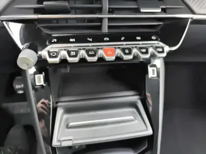 Photo 19 Peugeot 2008  PureTech 130 S&S BVM6