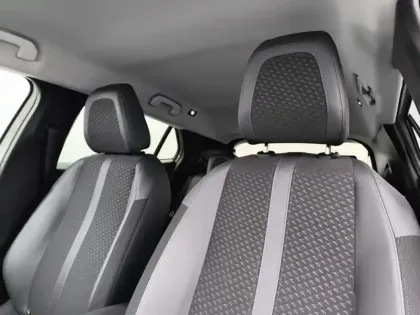 Photo 24 Peugeot 2008  PureTech 130 S&S BVM6