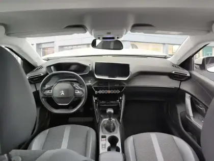 Photo 14 Peugeot 2008  PureTech 130 S&S BVM6