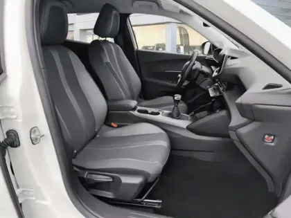 Photo 17 Peugeot 2008  PureTech 130 S&S BVM6