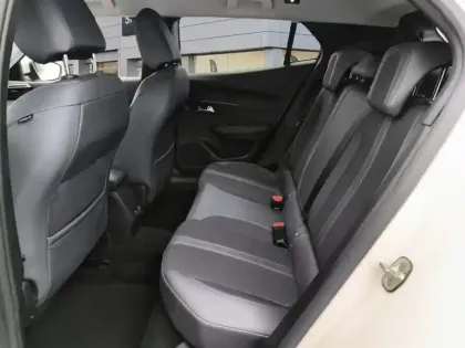 Photo 10 Peugeot 2008  PureTech 130 S&S BVM6