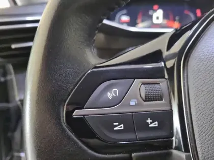 Photo 27 Peugeot 208  PureTech 100 S&S BVM6