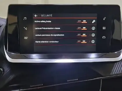 Photo 21 Peugeot 208  PureTech 100 S&S BVM6