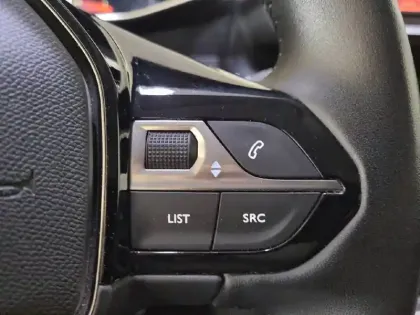 Photo 28 Peugeot 208  PureTech 100 S&S BVM6