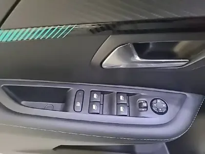 Photo 30 Peugeot 208  PureTech 100 S&S BVM6