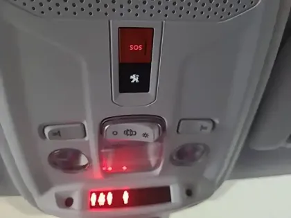 Photo 25 Peugeot 208  PureTech 100 S&S BVM6