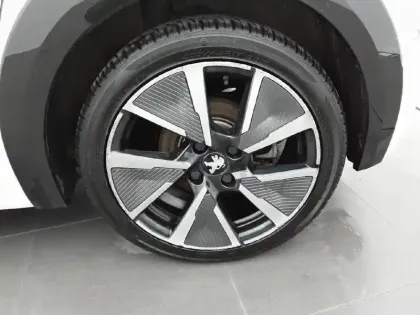 Photo 8 Peugeot 208  Electrique 50 kWh 136ch