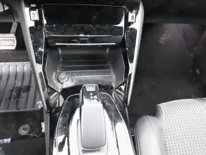 Photo 11 Peugeot 208  Electrique 50 kWh 136ch