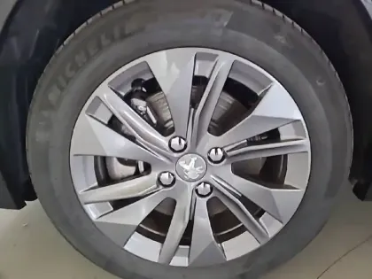 Photo 12 Peugeot 208  Electrique 50 kWh 136ch