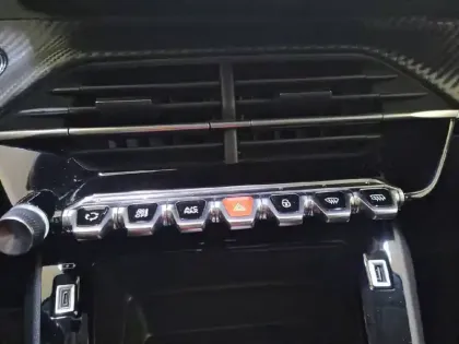 Photo 24 Peugeot 208  Electrique 50 kWh 136ch