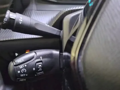 Photo 26 Peugeot 208  Electrique 50 kWh 136ch