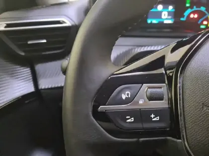 Photo 27 Peugeot 208  Electrique 50 kWh 136ch