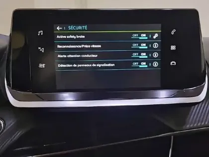Photo 21 Peugeot 208  Electrique 50 kWh 136ch