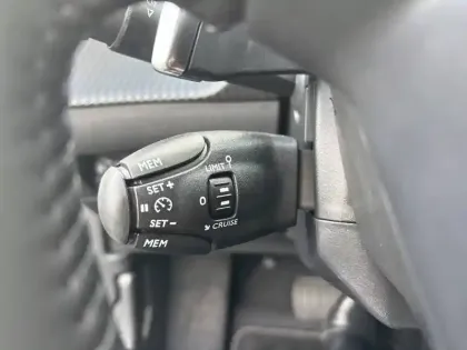 Photo 18 Peugeot 2008  Hybrid 145 e-DCS6