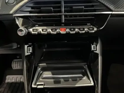 Photo 44 Peugeot 2008  Hybrid 145 e-DCS6